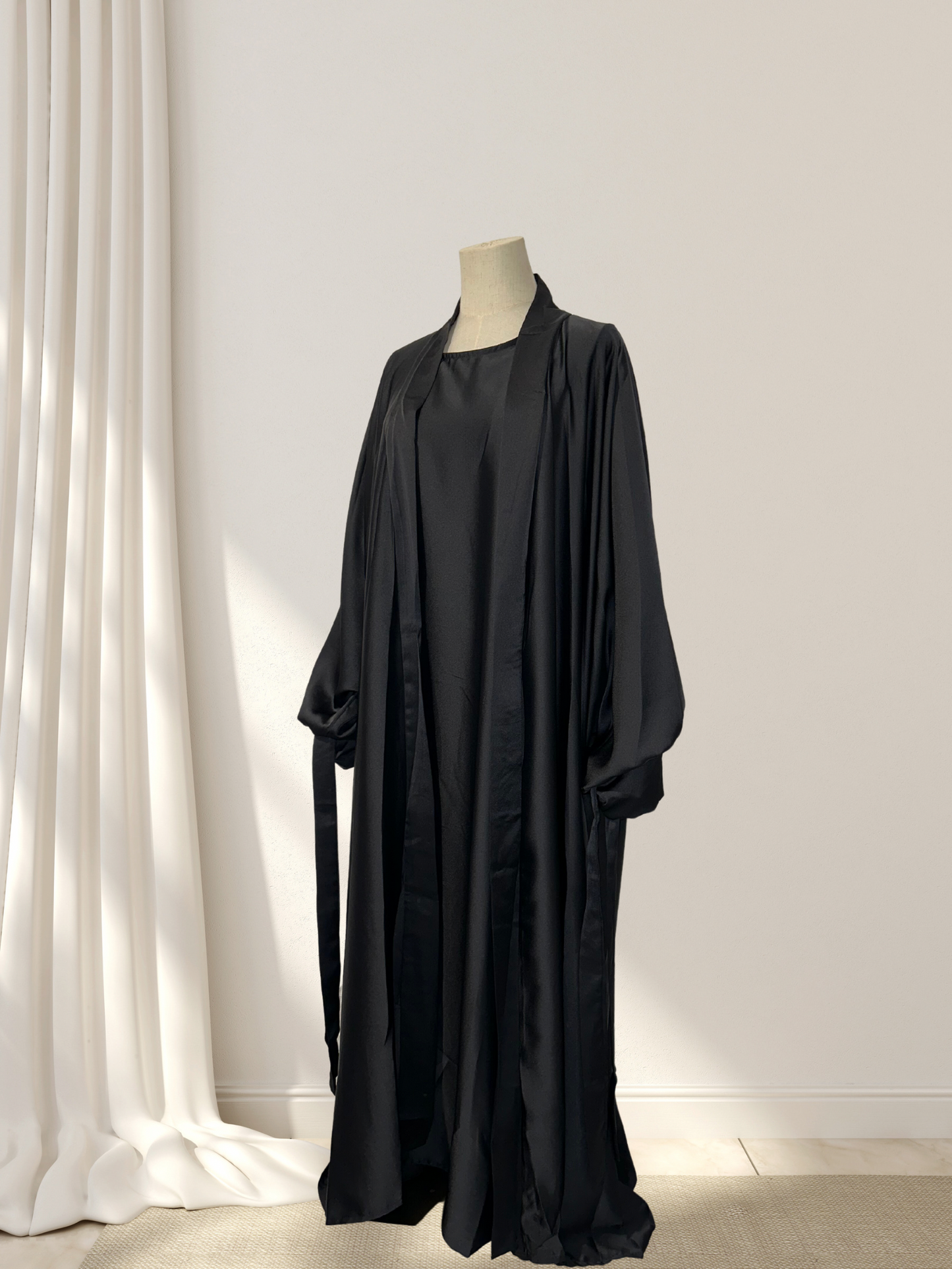 Ensemble kimono en satin à manche bouffantes