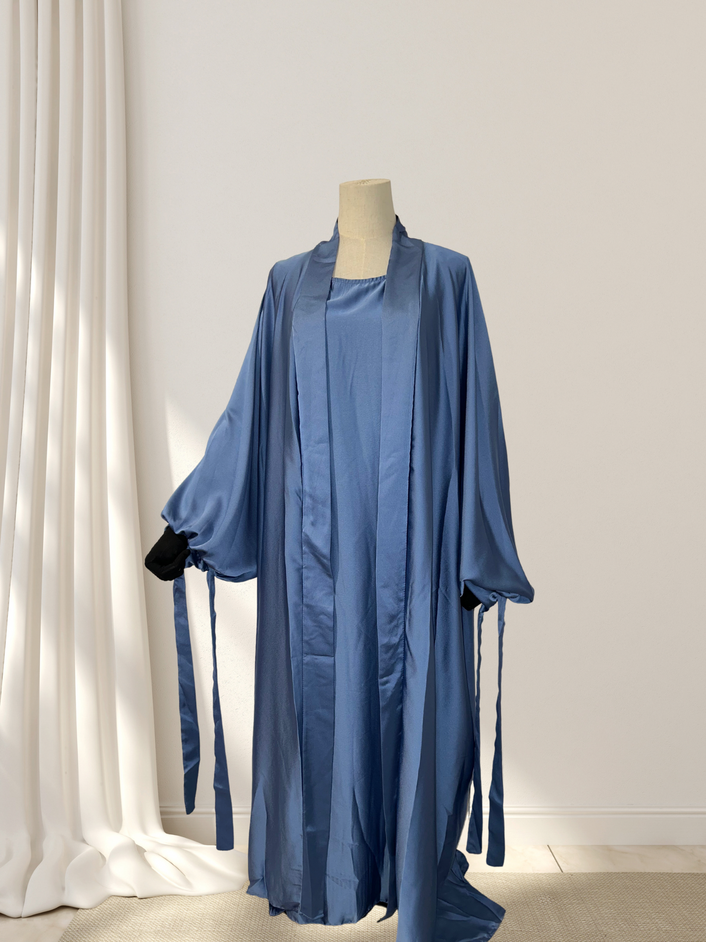 Ensemble kimono en satin à manche bouffantes