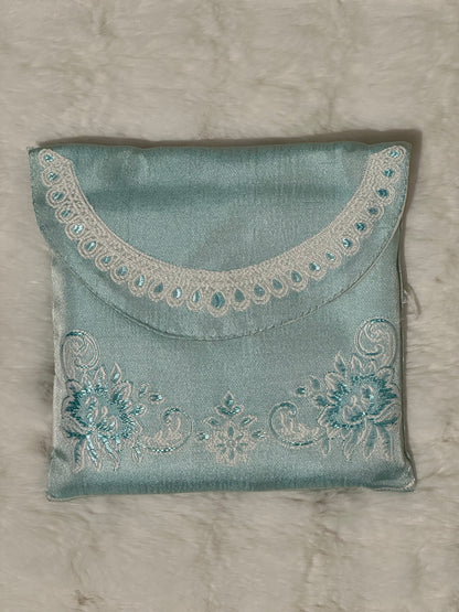 Tapis brodé et son sac de transport