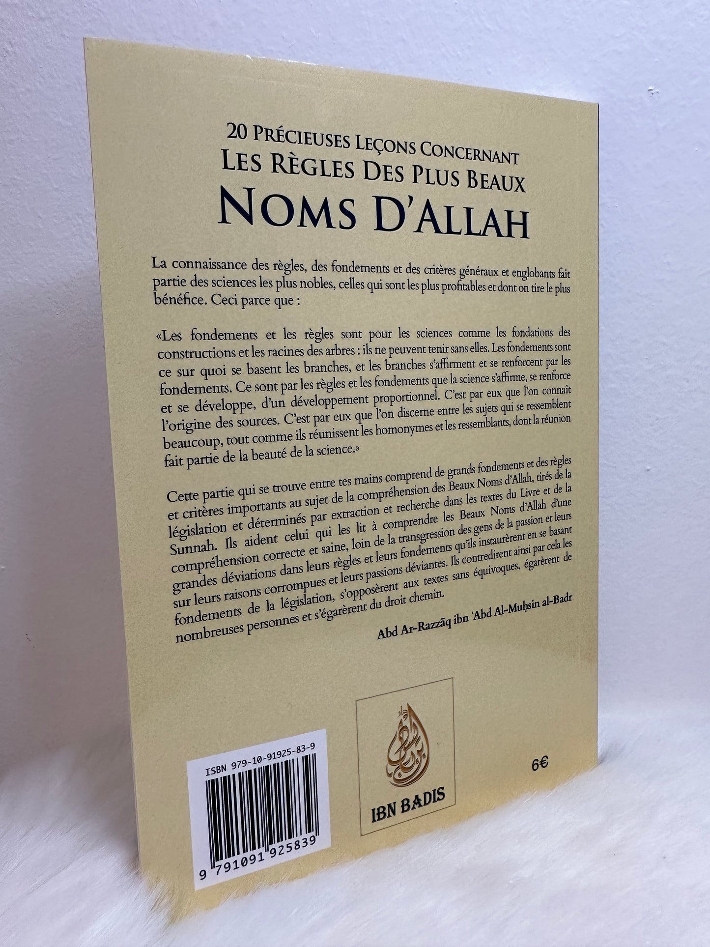 20 précieuses leçons concernant les règles des plus beaux noms d'Allah (Arabe/Français)